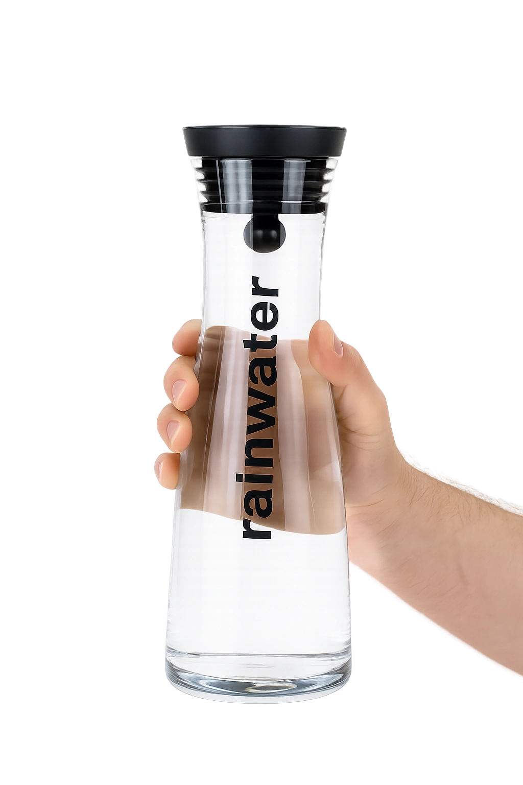 Rainwater cam sürahi elde tutulurken gösteriliyor, modern tasarım su kabı.